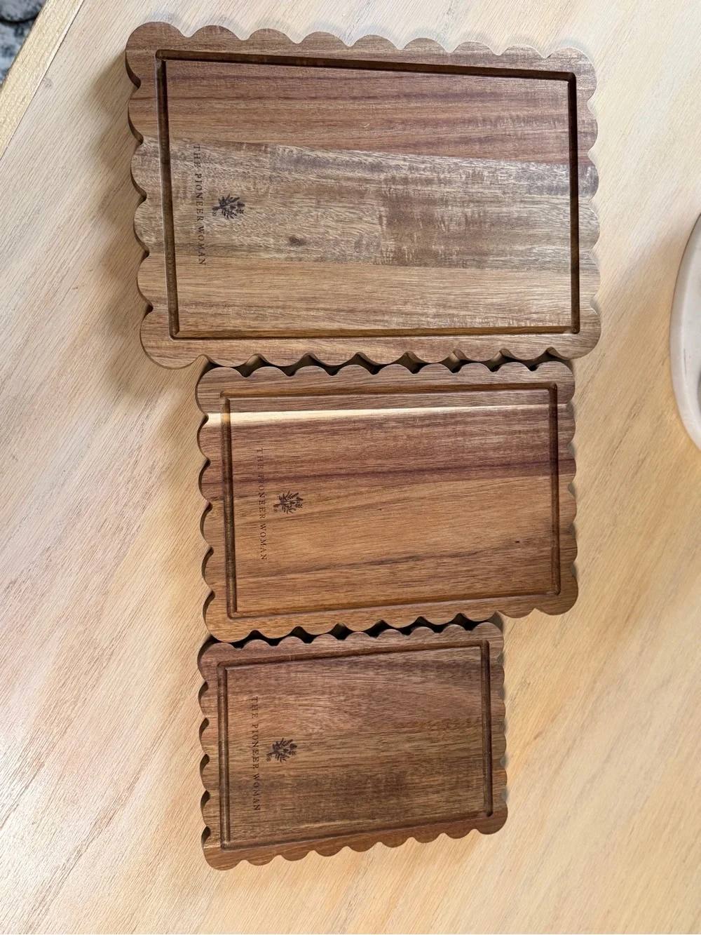 The Pioneer Woman Wood Scalloped Serving & Cutting Board Set - Warm Brown